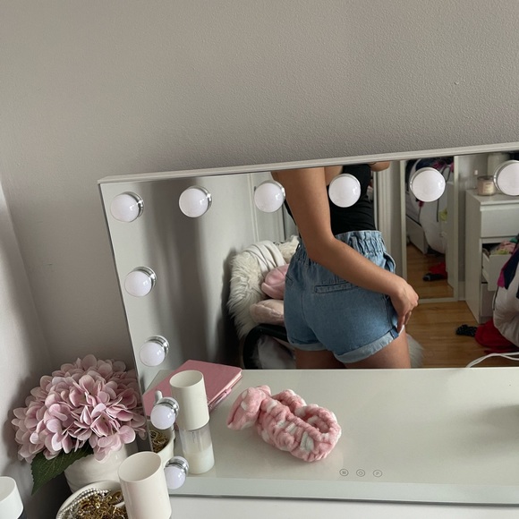 Garage jean shorts! - Picture 3 of 4